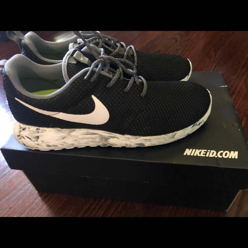 Brand new custom Nikeid sneakers!
